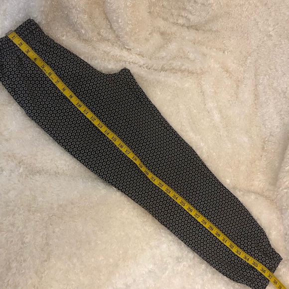 Like New High Rise graphic white daisy on black Joggers pants pull on size xmall - Picture 7 of 10